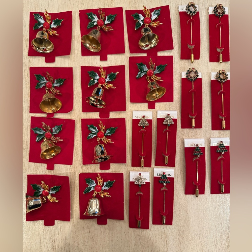Vintage Holiday/Christmas Brooch/pins - New